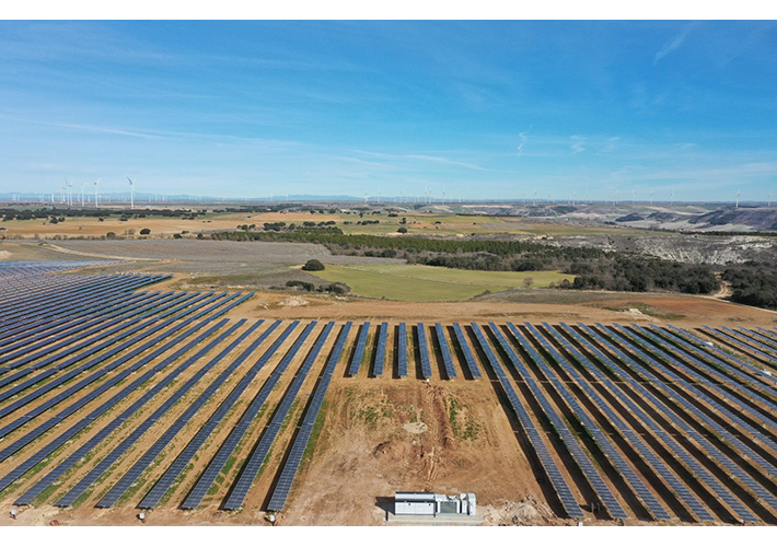 foto noticia Iberdrola construye la primera planta híbrida eólica y solar de España.